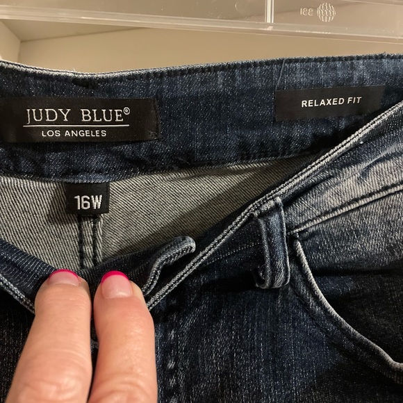 Never worn Judy Blue Jeans - Picture 3 of 4